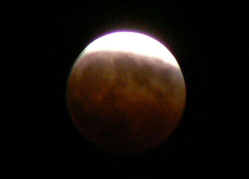 2_Total Lunar Eclipse /Photo: J Matsumoto