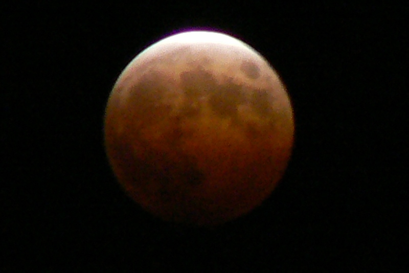 3_Total Lunar Eclipse /Photo: J Matsumoto